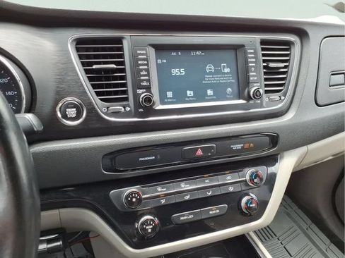 Used 2020 Kia Sedona EX FWD image 24