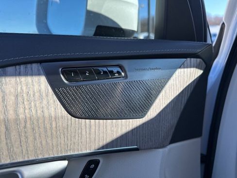 Certified 2024 Volvo XC90 T8 Ultimate image 32