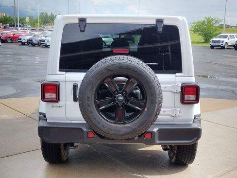 Used 2022 Jeep Wrangler Unlimited Sahara w/ Cold Weather Group AWD/4WD image 19