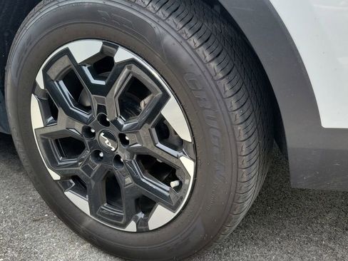 Used 2024 Kia Sorento S FWD image 12