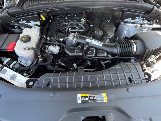 Used 2023 Jeep Grand Cherokee Laredo AWD/4WD image 29