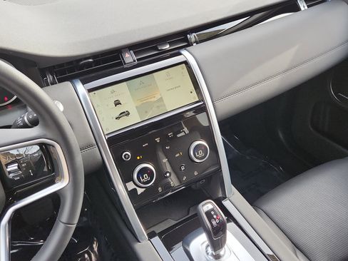 Used 2023 Land Rover Discovery Sport SE image 14