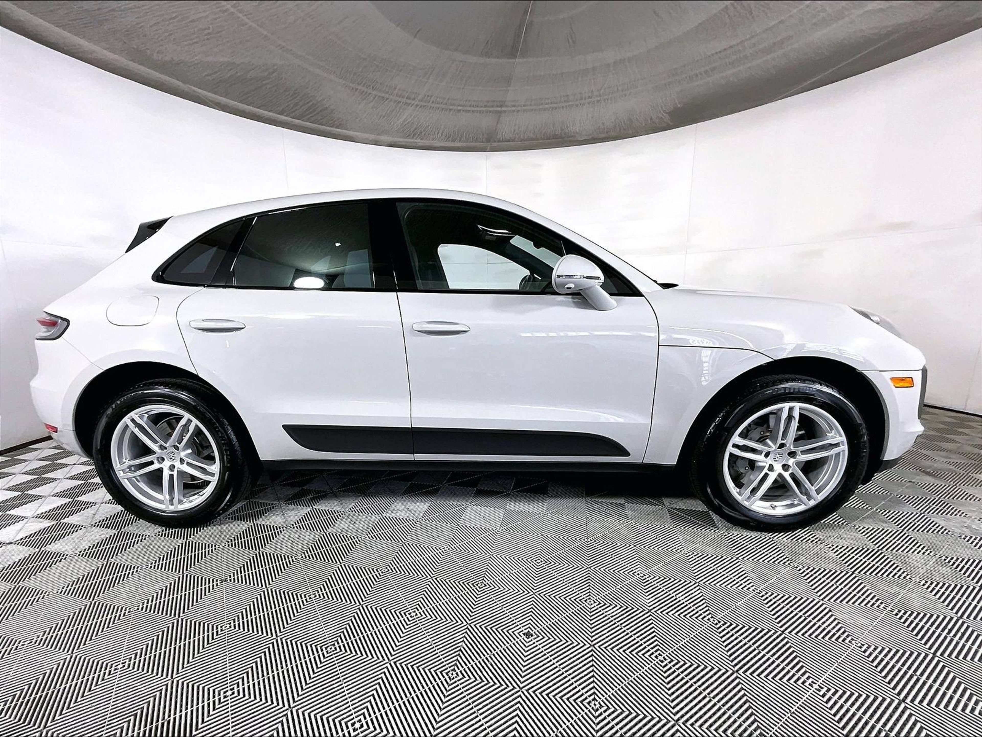 Certified 2021 Porsche Macan S AWD/4WD image 8