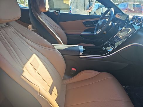 Certified 2025 Mercedes-Benz CLE 300 4MATIC Coupe image 11