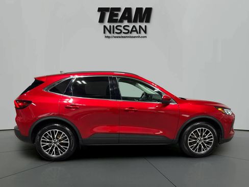 Used 2023 Ford Escape SE w/ PHEV Premium Package image 8