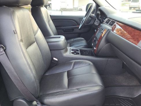 Used 2013 Chevrolet Avalanche LT image 36