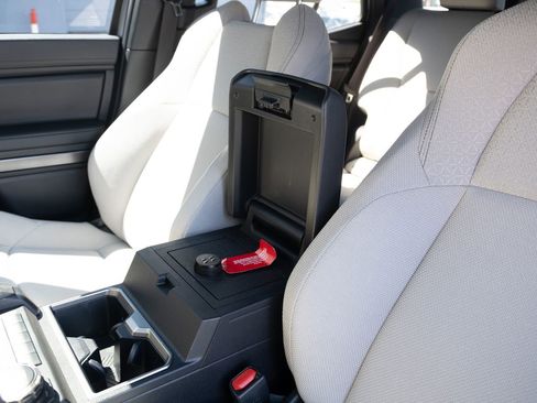 Used 2025 Toyota 4Runner SR5 AWD/4WD image 9