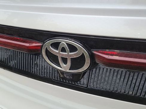 Used 2023 Toyota Crown Limited image 5