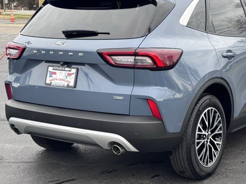 Used 2024 Ford Escape SE image 41