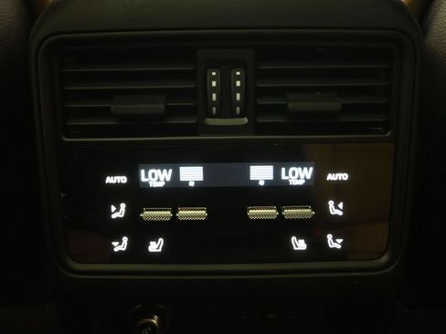 Used 2025 Porsche Cayenne Coupe AWD/4WD image 23