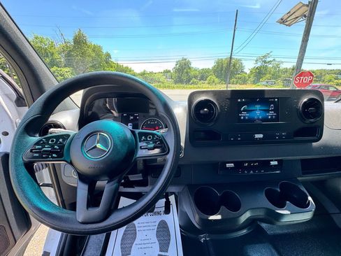 Used 2022 Mercedes-Benz Sprinter 3500 image 20