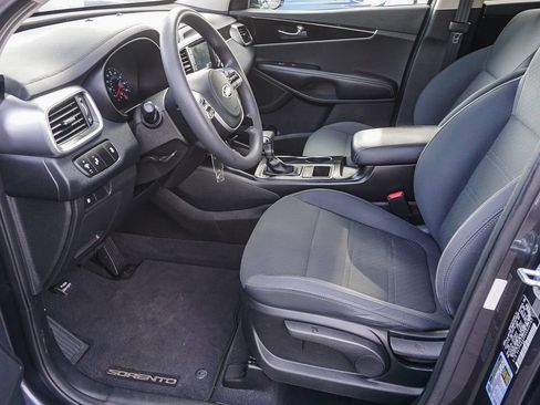 Used 2019 Kia Sorento FWD image 18