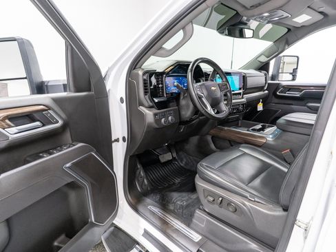 Used 2025 Chevrolet Silverado 3500 LT w/ Convenience Package AWD/4WD image 13