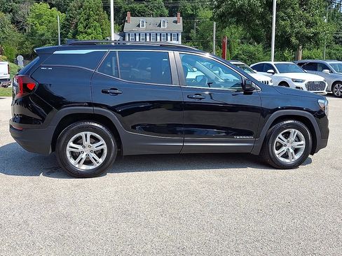 Used 2024 GMC Terrain SLE w/ Driver Convenience Package FWD image 9