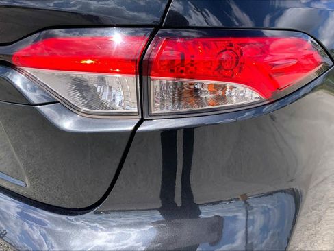 Used 2021 Toyota Corolla LE FWD image 30