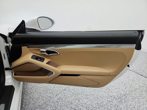 Used 2022 Porsche 718 Boxster RWD image 17