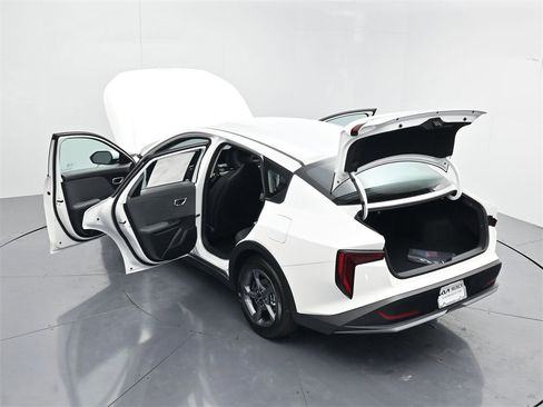 New 2025 Kia K4 LXS image 47