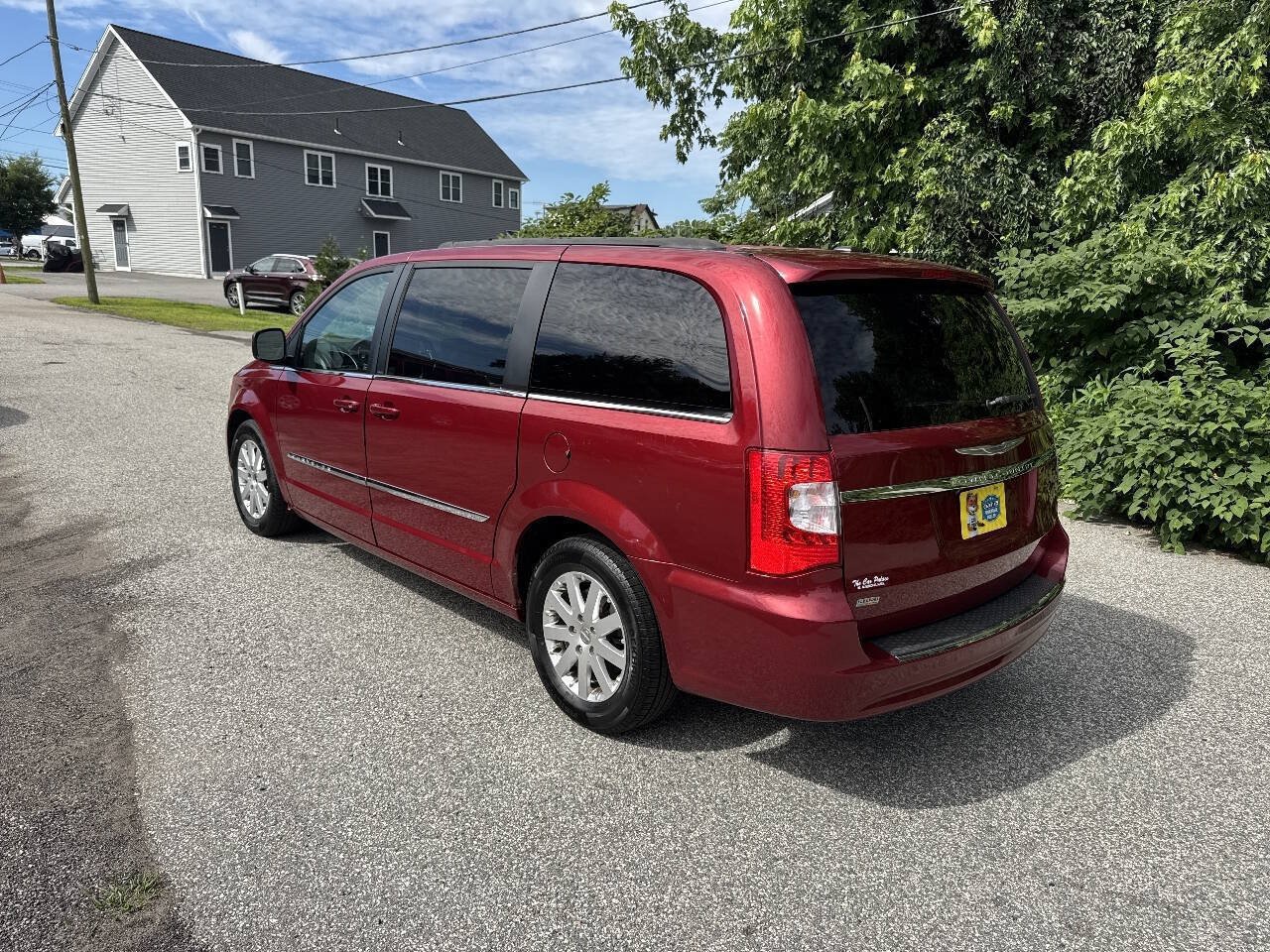 Used 2013 Chrysler Town & Country Touring FWD image 6