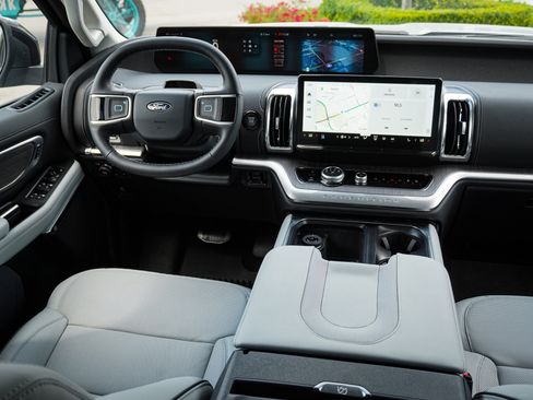 Used 2026 Ford Expedition Max Platinum w/ Platinum Ultimate Package AWD/4WD image 30