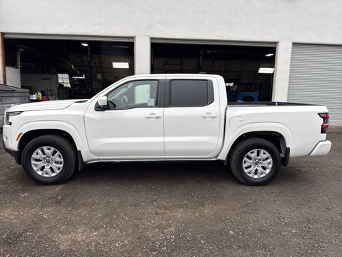 Used 2023 Nissan Frontier SV w/ SV Convenience Package image 2