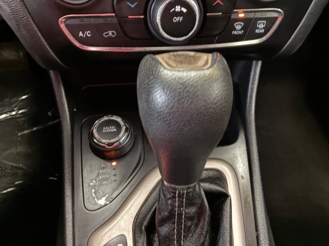 Used 2015 Jeep Cherokee Latitude AWD/4WD image 22
