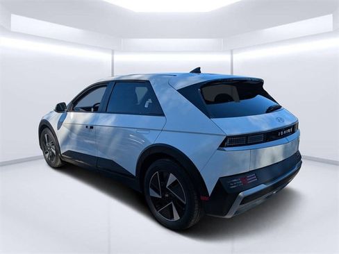 New 2026 Hyundai Ioniq 5 SEL image 5
