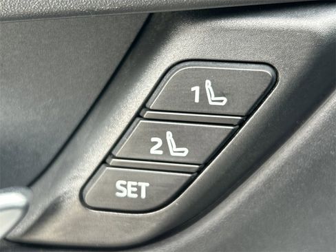 Used 2024 Toyota Prius Limited image 25