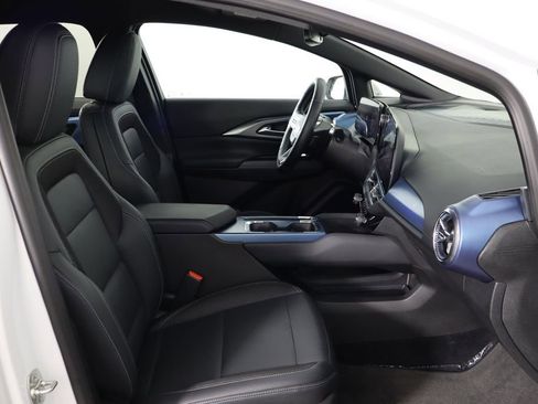 Used 2024 Chevrolet Equinox EV LT w/ LPO, Active Package FWD image 18