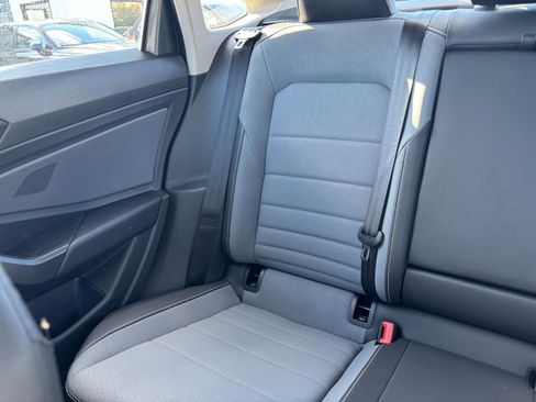 Used 2025 Volkswagen Jetta SE image 38