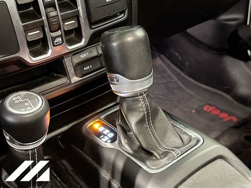 Used 2020 Jeep Gladiator Overland image 19