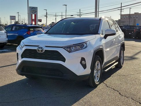 Used 2021 Toyota RAV4 XLE w/ Convenience Package image 4