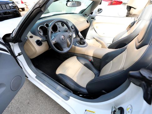 Used 2006 Pontiac Solstice Convertible w/ Premium Package image 14