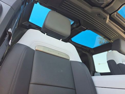 Used 2025 GMC Hummer EV 2X AWD/4WD image 18