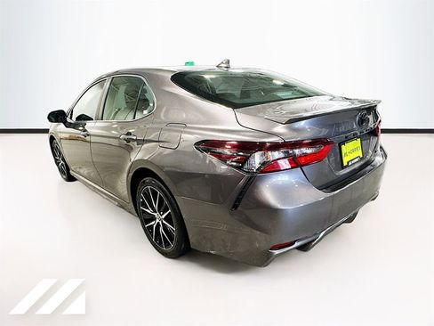 Used 2022 Toyota Camry SE w/ Convenience Package image 7