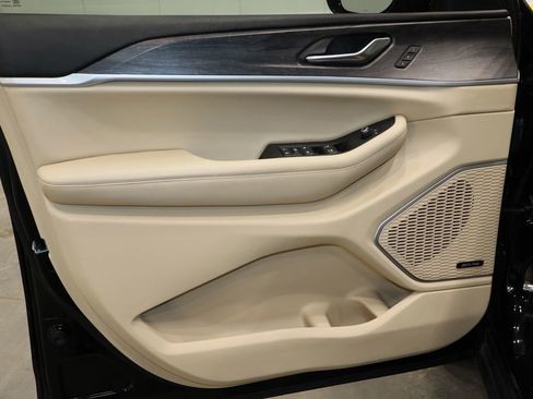 Used 2021 Jeep Grand Cherokee L Limited image 19