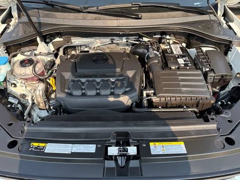 Used 2021 Volkswagen Tiguan SEL AWD/4WD image 28