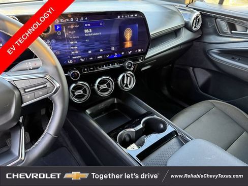 Used 2024 Chevrolet Blazer EV LT AWD/4WD image 18
