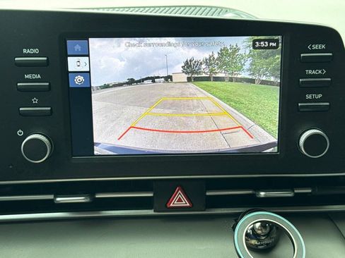 Used 2024 Hyundai Elantra SE FWD image 18