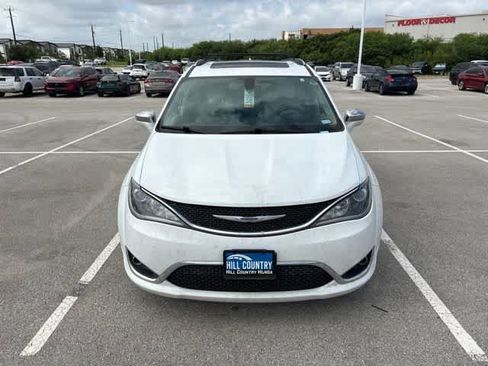 Used 2020 Chrysler Pacifica Limited FWD image 8