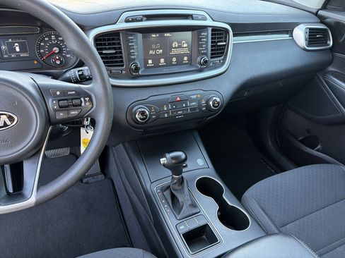 Used 2018 Kia Sorento LX image 28