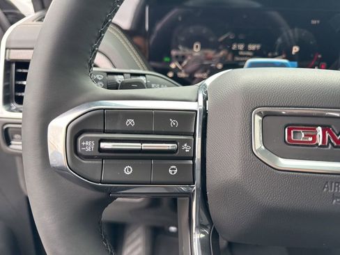 New 2025 GMC Yukon Elevation image 17