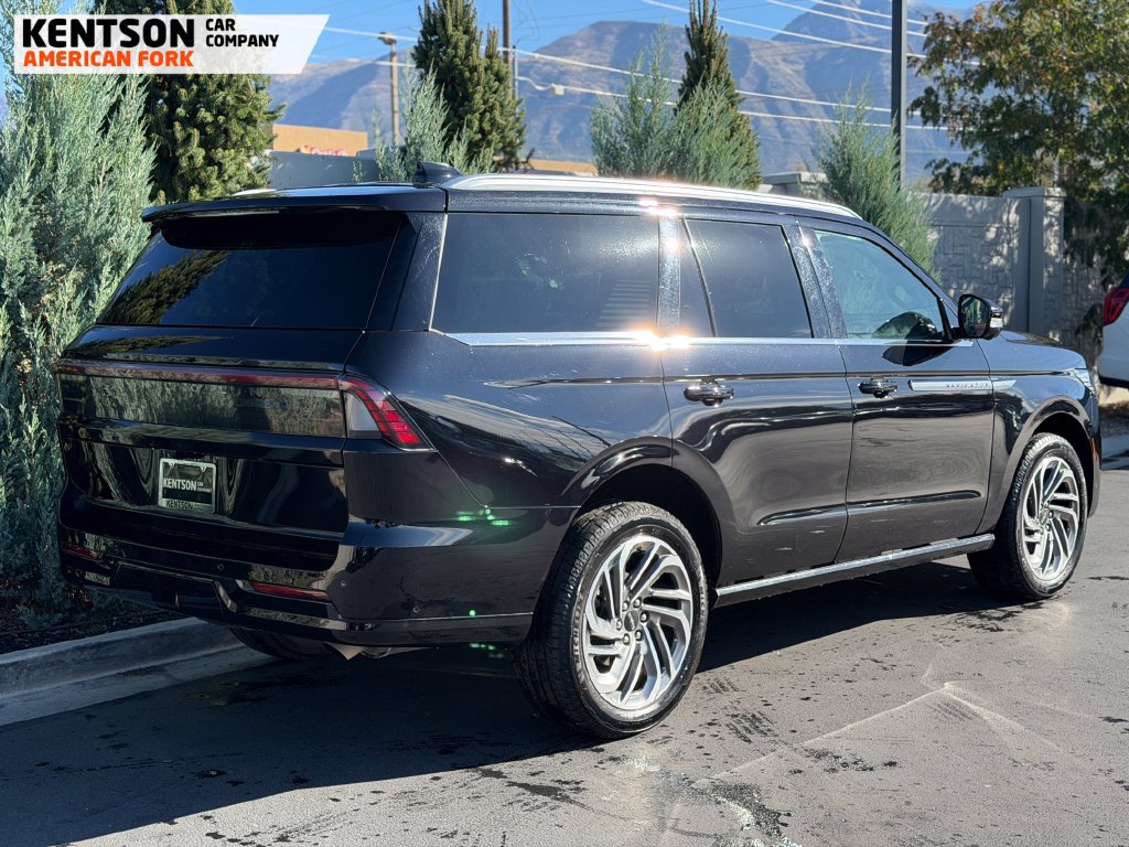 Used 2025 Lincoln Navigator Reserve AWD/4WD image 8