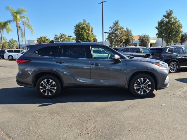Used 2021 Toyota Highlander XLE FWD image 4