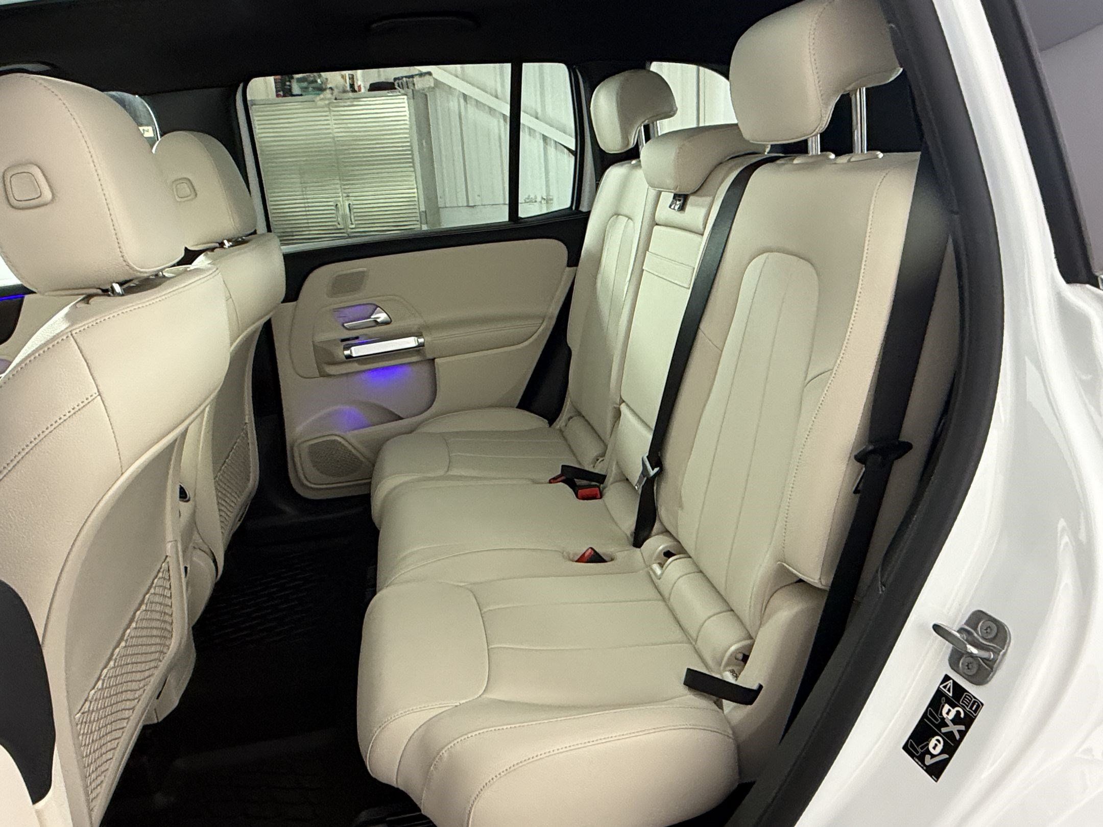 Used 2025 Mercedes-Benz GLB 250 4MATIC image 23