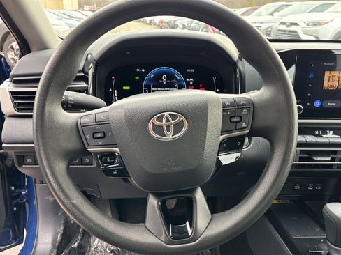 Used 2025 Toyota Camry LE image 25