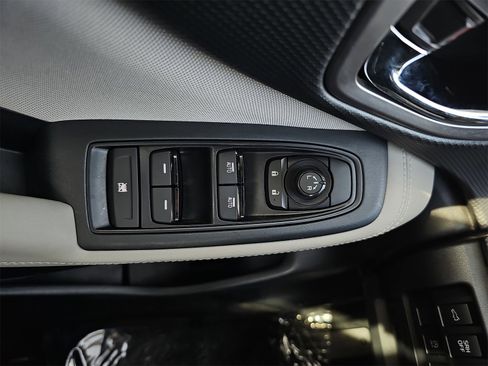 Used 2023 Subaru Forester Premium image 29