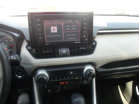 Used 2020 Toyota RAV4 XLE FWD image 18