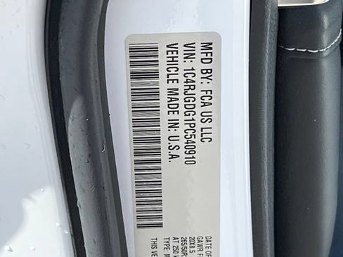 Used 2023 Jeep Grand Cherokee Overland RWD image 38