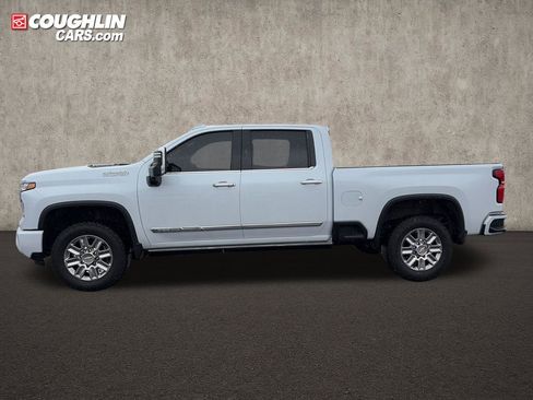 Used 2026 Chevrolet Silverado 3500 High Country w/ High Country Premium Package AWD/4WD image 2