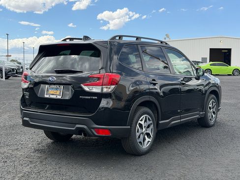 Used 2022 Subaru Forester Premium AWD/4WD image 7